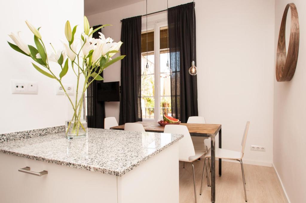 Short Stay Group Gracia Serviced Apartments برشلونة الغرفة الصورة